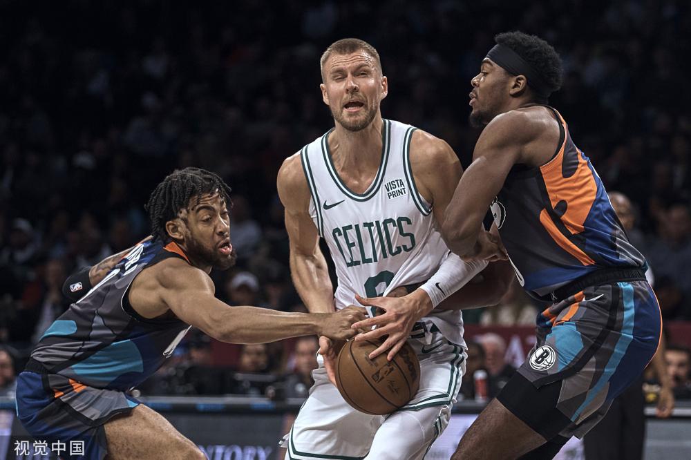 展现出他在 展现出他在