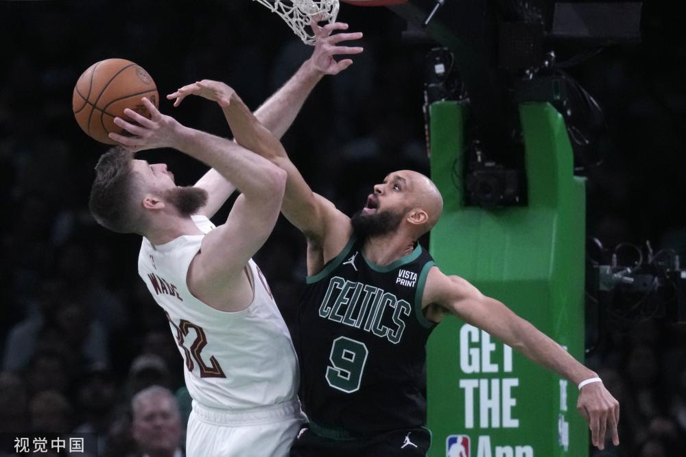 裁判对球员 裁判对球员